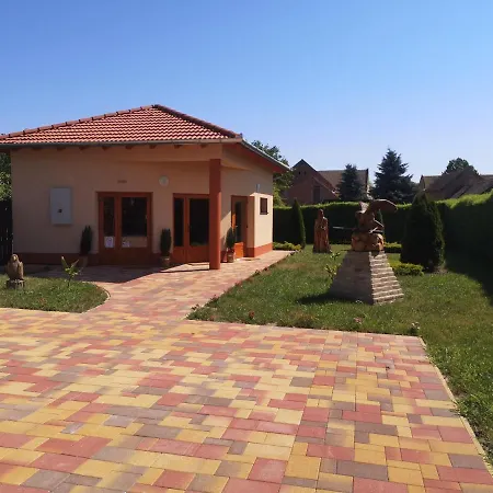 Szent István Wellness Panzió Bed and breakfast