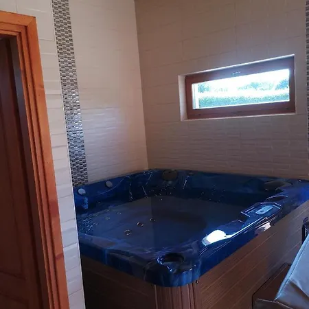 לינה וארוחת בוקר Szent Istvan Wellness Panzio מאקו