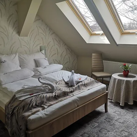 לינה וארוחת בוקר Szent Istvan Wellness Panzio