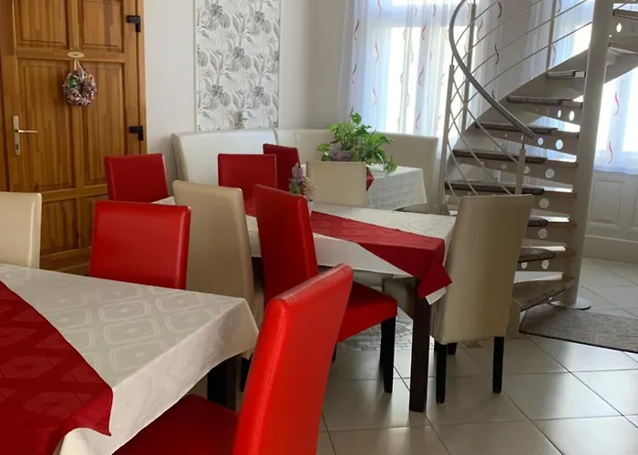 לינה וארוחת בוקר Szent Istvan Wellness Panzio 3*
